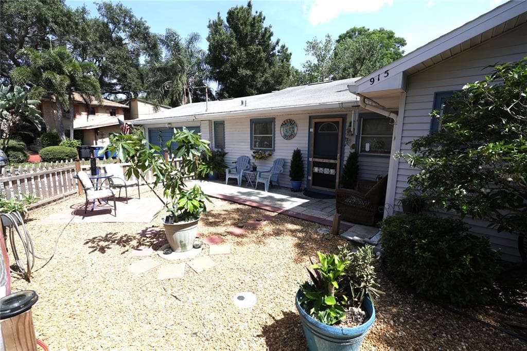 915 DEMPSEY STREET photo 3