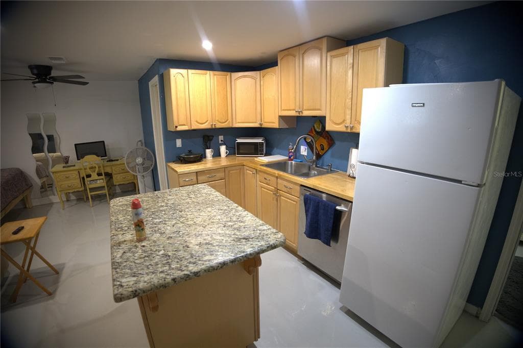 915 DEMPSEY STREET photo 15