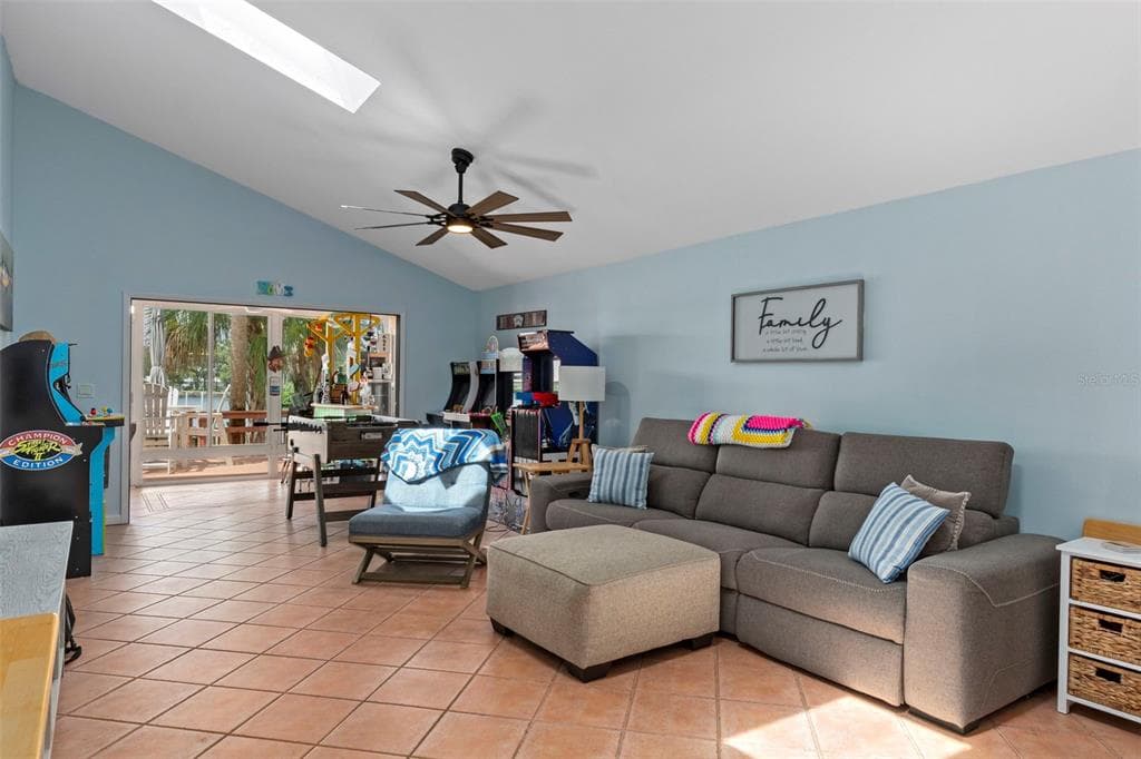 5250 S RIVERVIEW CIRCLE photo 8