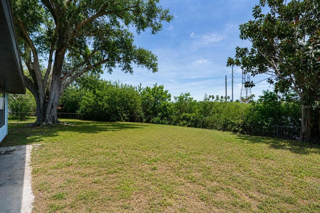 415 COUNTRY CLUB DRIVE photo 22