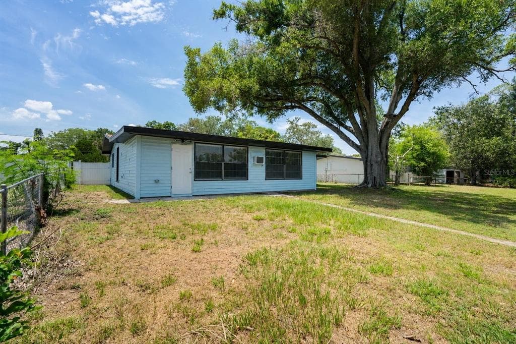 415 COUNTRY CLUB DRIVE photo 21