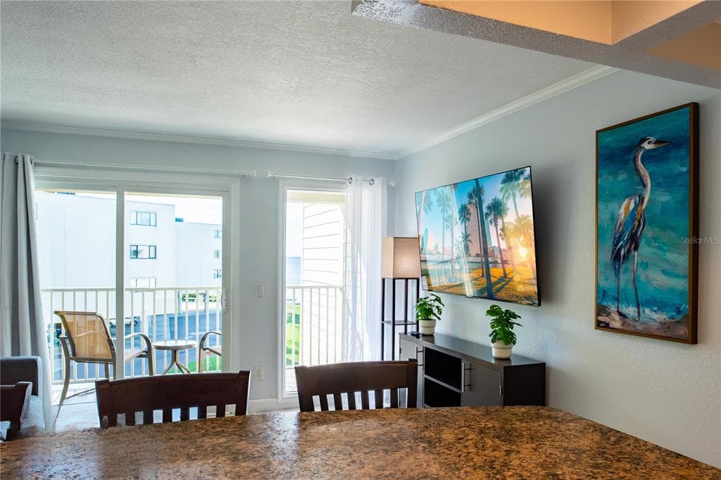 2506 N ROCKY POINT DRIVE 301 photo 6