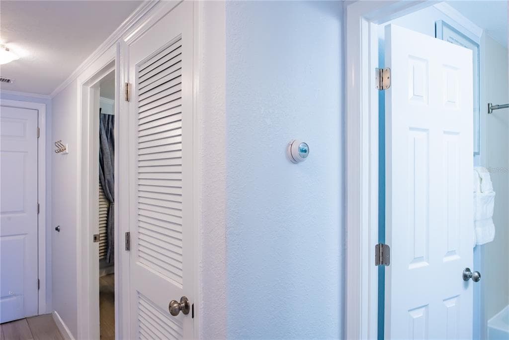 2506 N ROCKY POINT DRIVE 301 photo 12