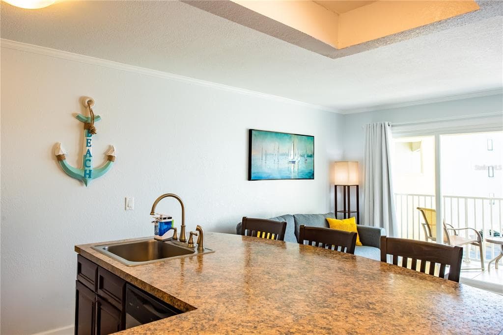 2506 N ROCKY POINT DRIVE 301 photo 7