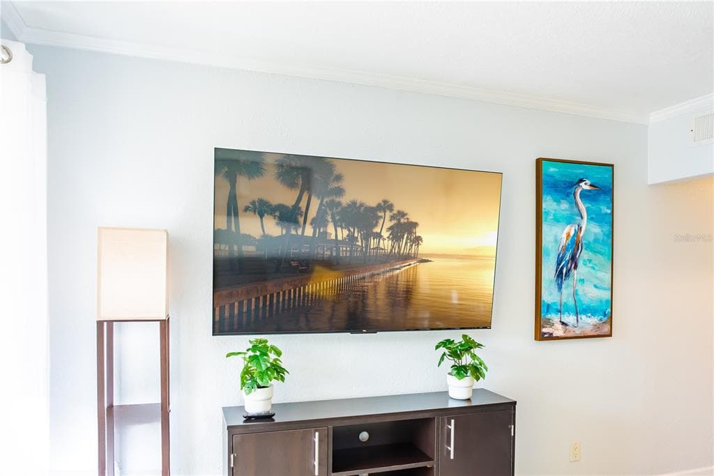 2506 N ROCKY POINT DRIVE 301 photo 10