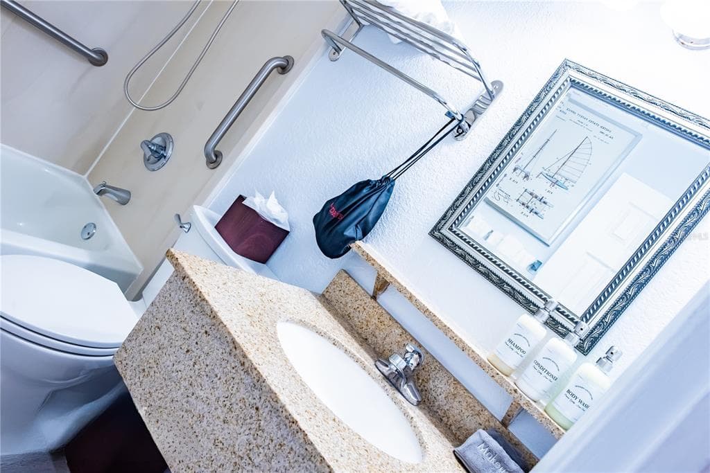 2506 N ROCKY POINT DRIVE 301 photo 15