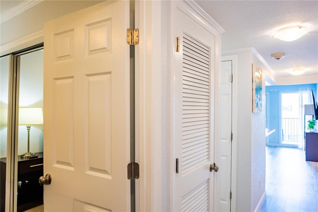 2506 N ROCKY POINT DRIVE 301 photo 11