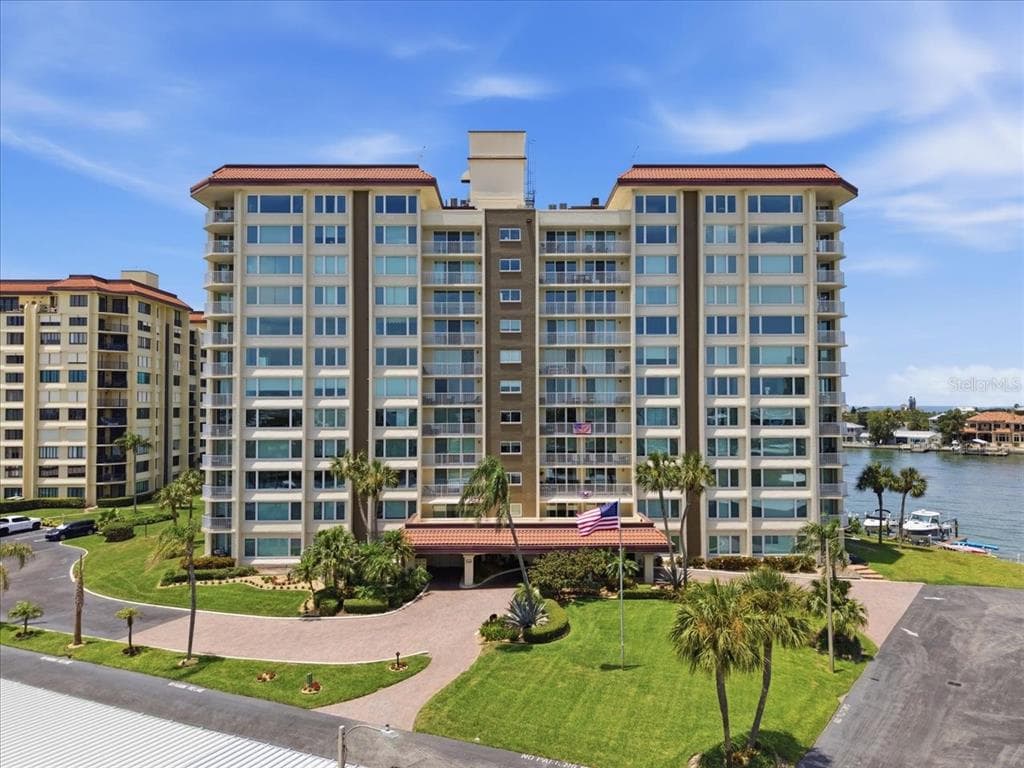 736 ISLAND WAY 1003 photo 1