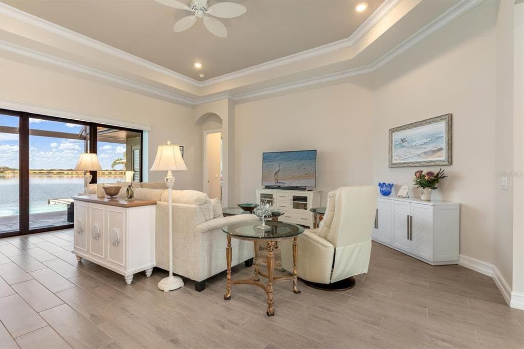 553 MARAVIYA BOULEVARD photo 10