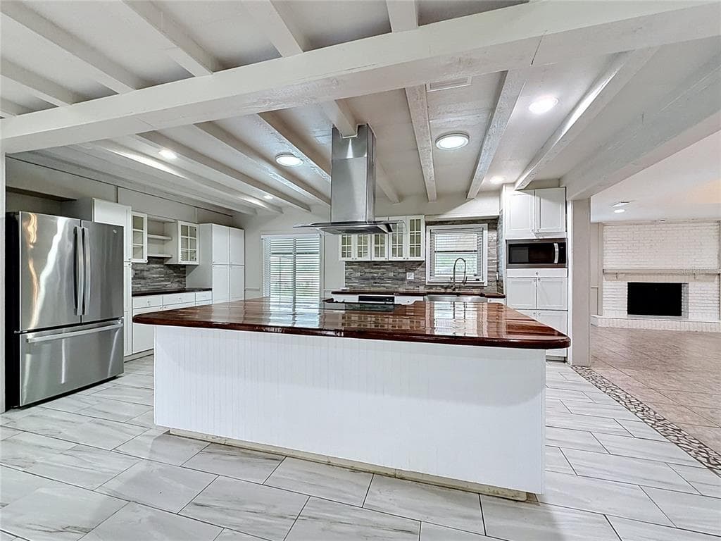 912 SHANGRI LA DRIVE photo 4
