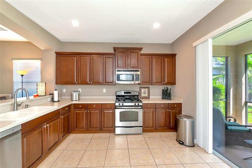4930 NEWPORT NEWS CIRCLE photo 7