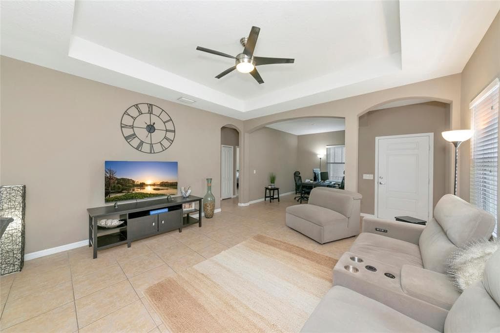 4930 NEWPORT NEWS CIRCLE photo 3