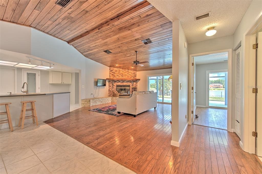 2459 SHOREWOOD LANE photo 11