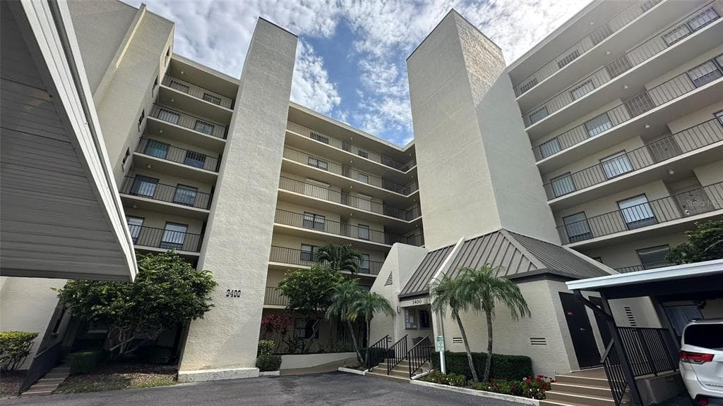 3400 COVE CAY DRIVE 4E photo 2