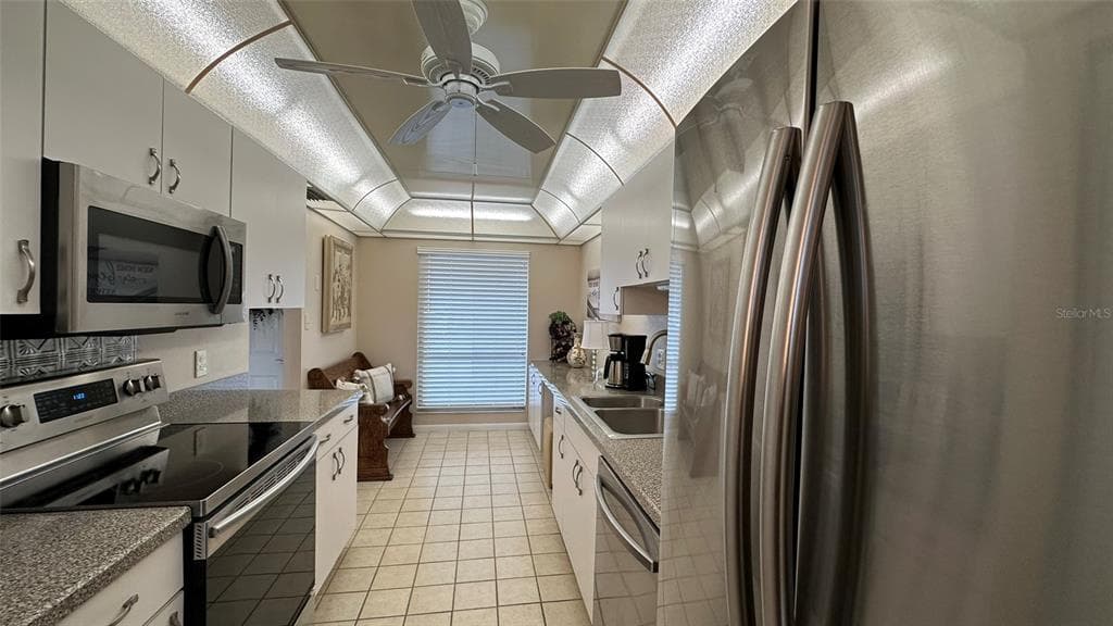 3400 COVE CAY DRIVE 4E photo 9
