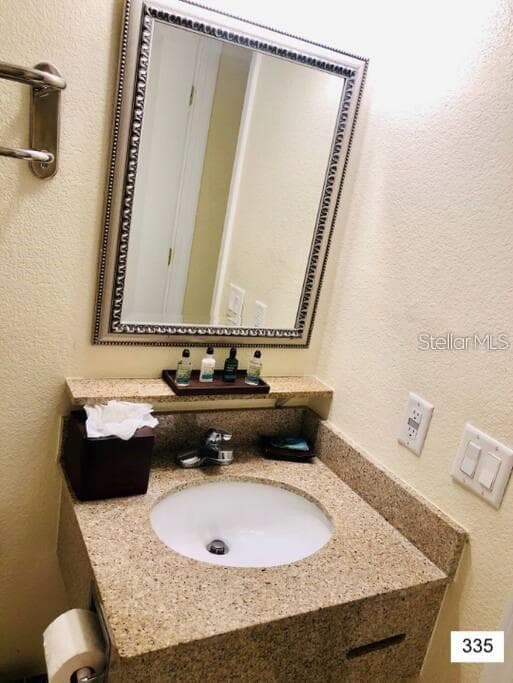 2506 N ROCKY POINT DRIVE 335 photo 9