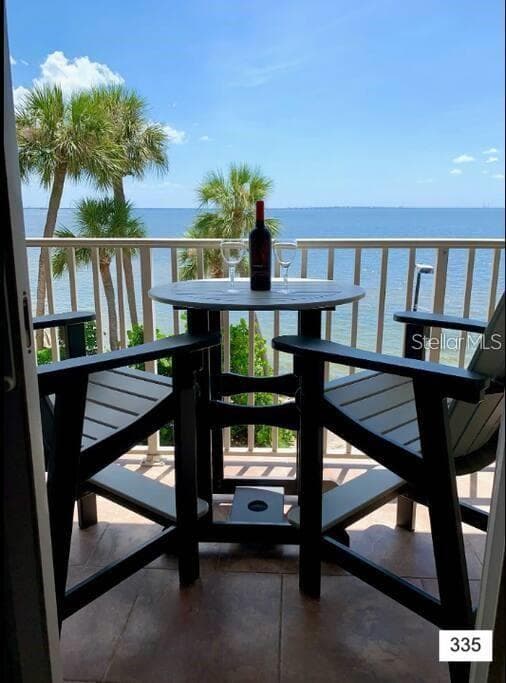 2506 N ROCKY POINT DRIVE 335 photo 15
