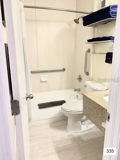 2506 N ROCKY POINT DRIVE 335 photo 8