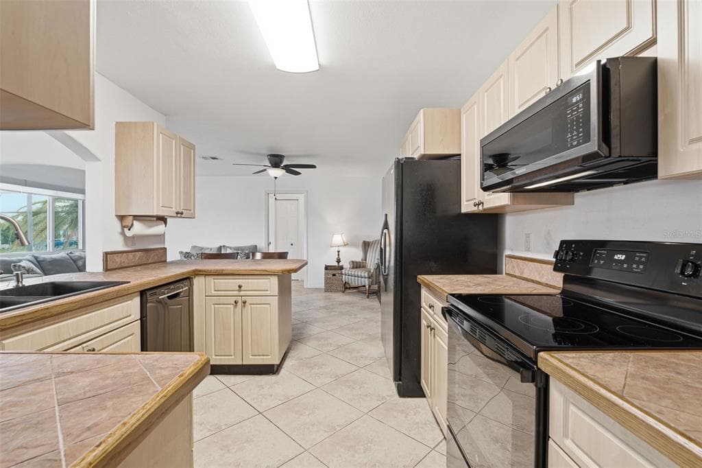 235 TAIT TERRACE SE photo 14