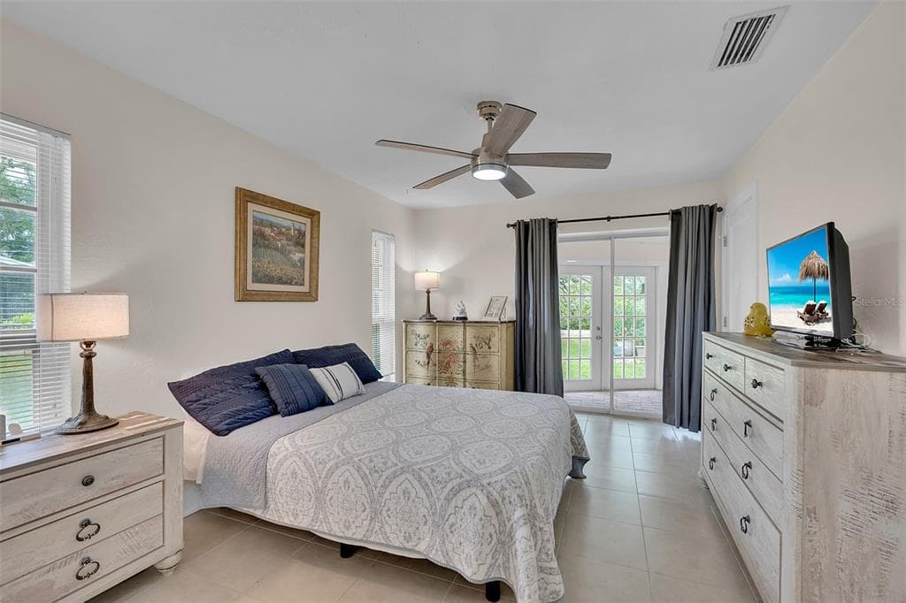 332 SHORE DRIVE photo 23