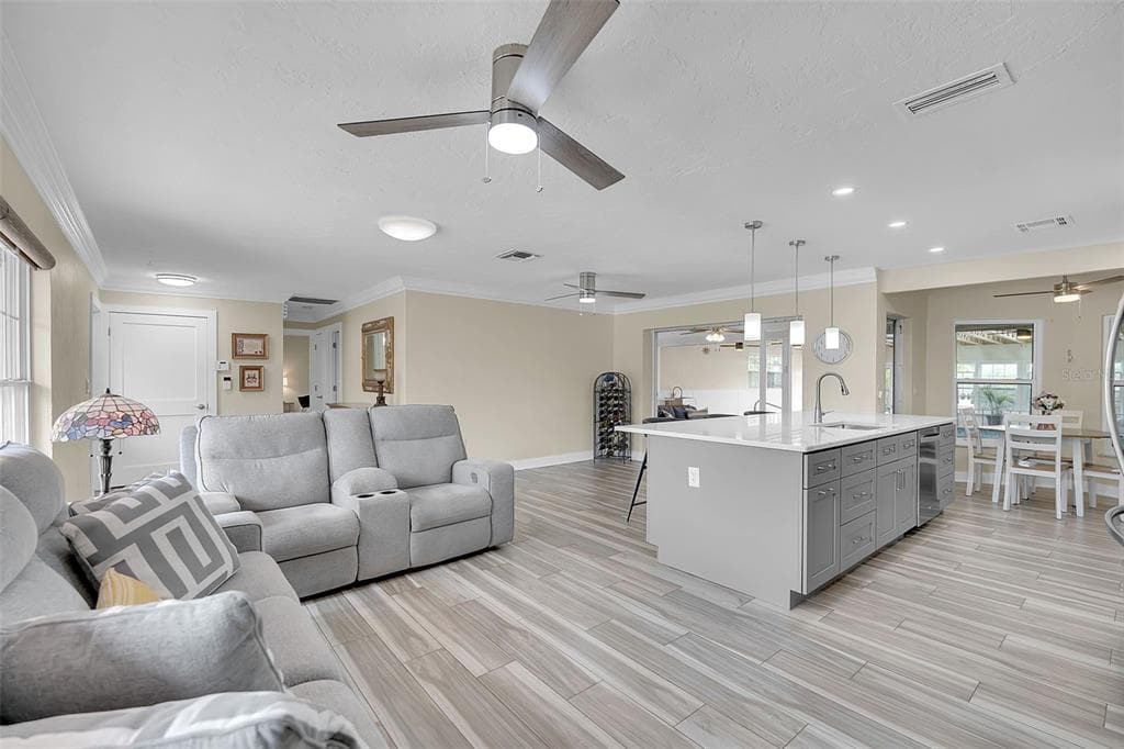 332 SHORE DRIVE photo 13