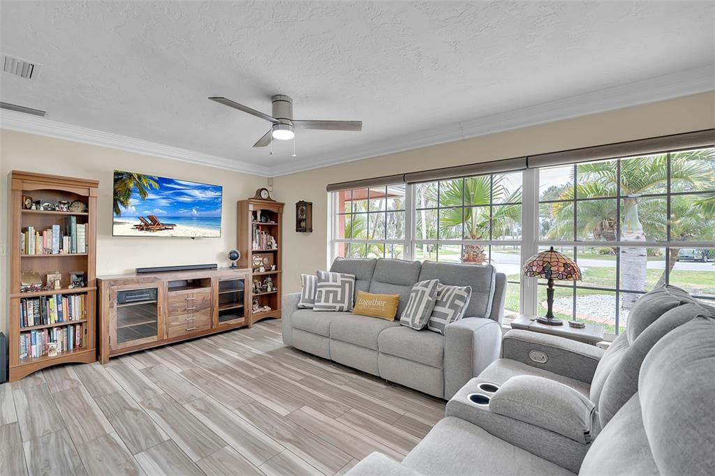 332 SHORE DRIVE photo 12