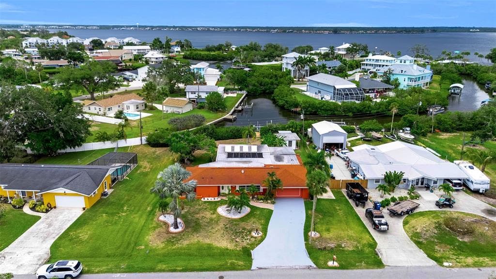 332 SHORE DRIVE photo 7