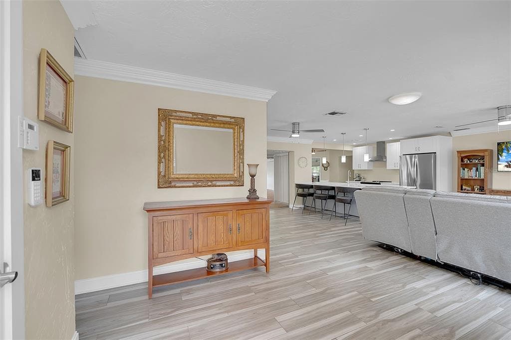 332 SHORE DRIVE photo 11