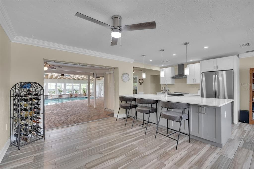 332 SHORE DRIVE photo 4