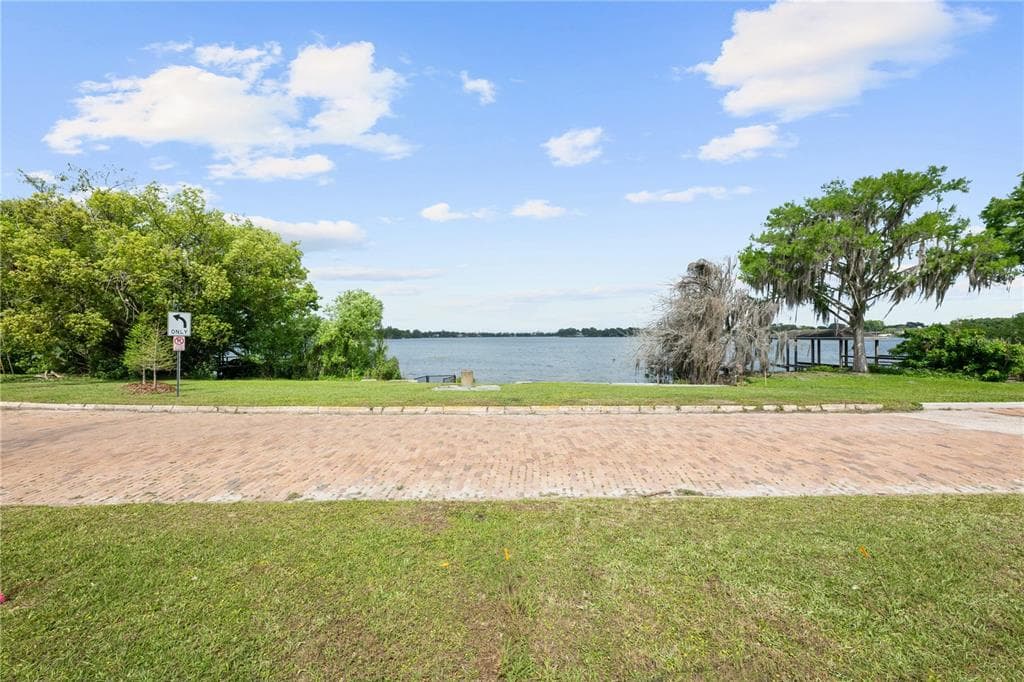 240 KILLARNEY DRIVE photo 6