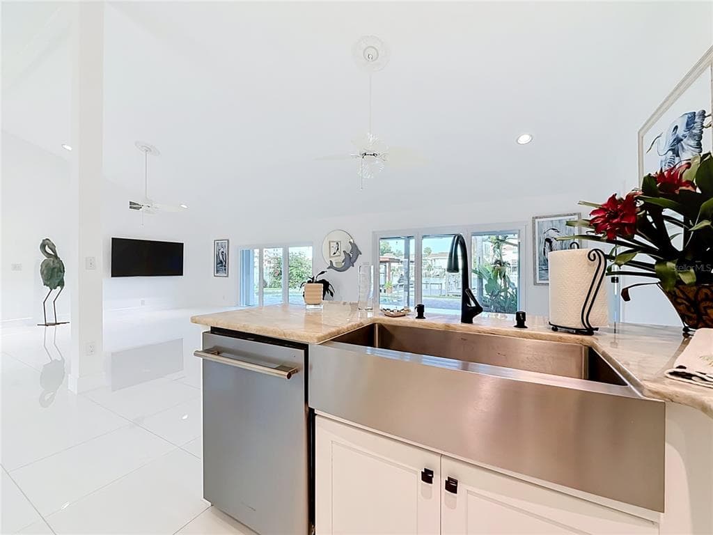 324 LEEWARD ISLAND photo 14