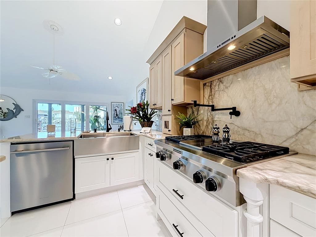 324 LEEWARD ISLAND photo 11
