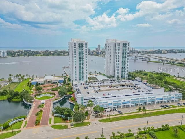231 RIVERSIDE DRIVE #709-1 2
