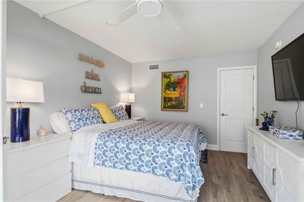 3804 GULF OF MEXICO DRIVE B204 photo 20