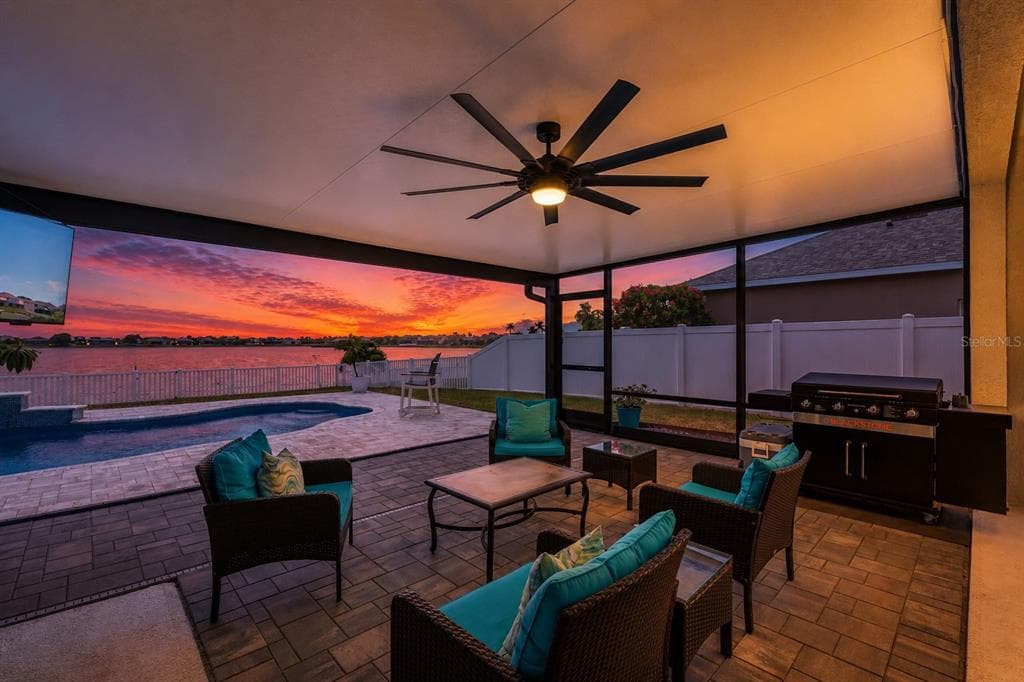 1548 MIRA LAGO CIRCLE photo 3