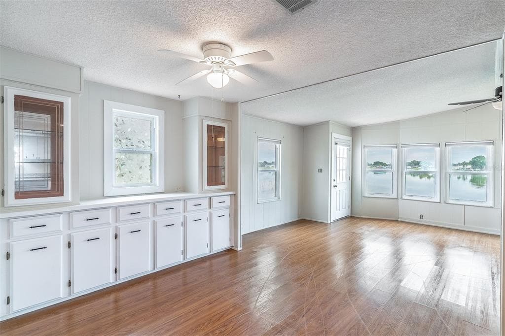 302 BASSWOOD COURT photo 17