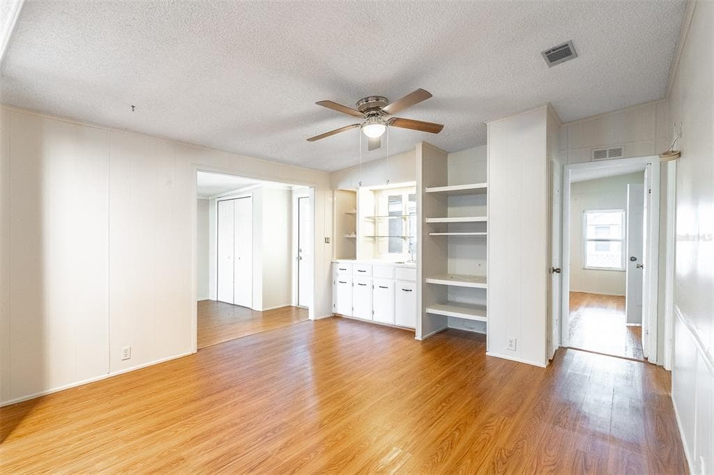 302 BASSWOOD COURT photo 10