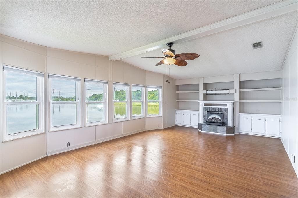 302 BASSWOOD COURT photo 18