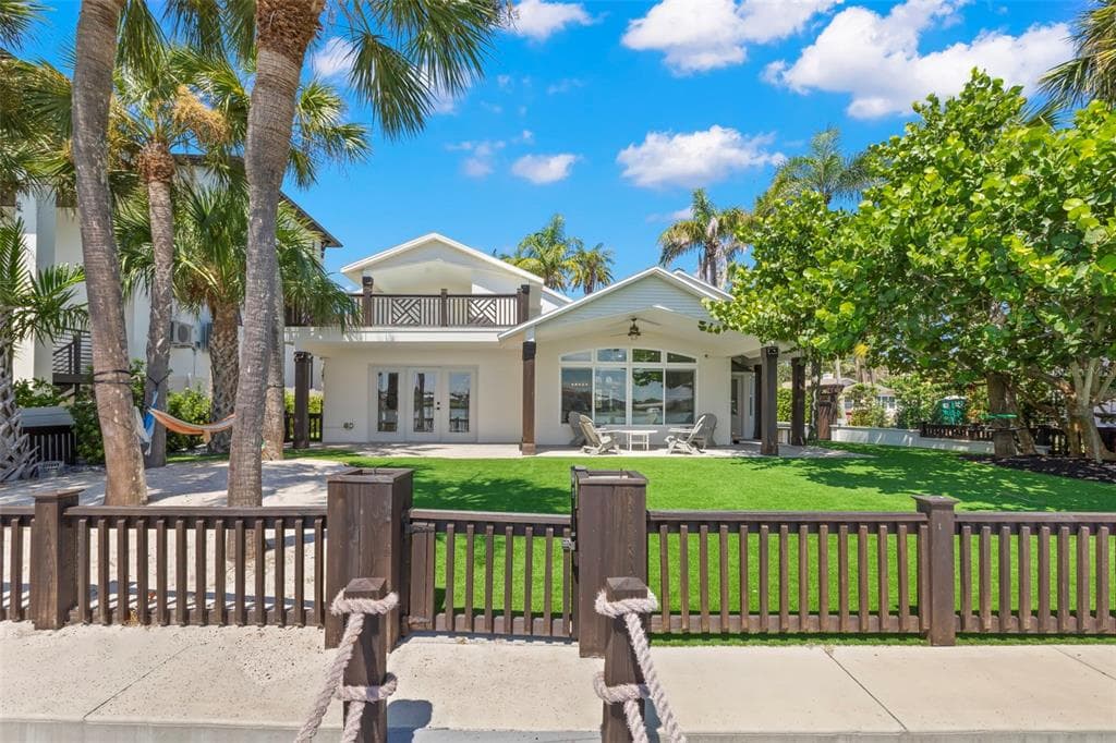 819 BAY ESPLANADE photo 12