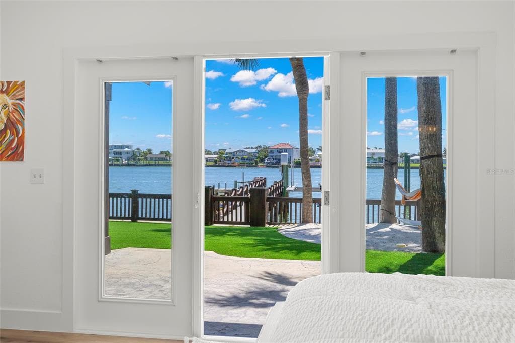 819 BAY ESPLANADE photo 7