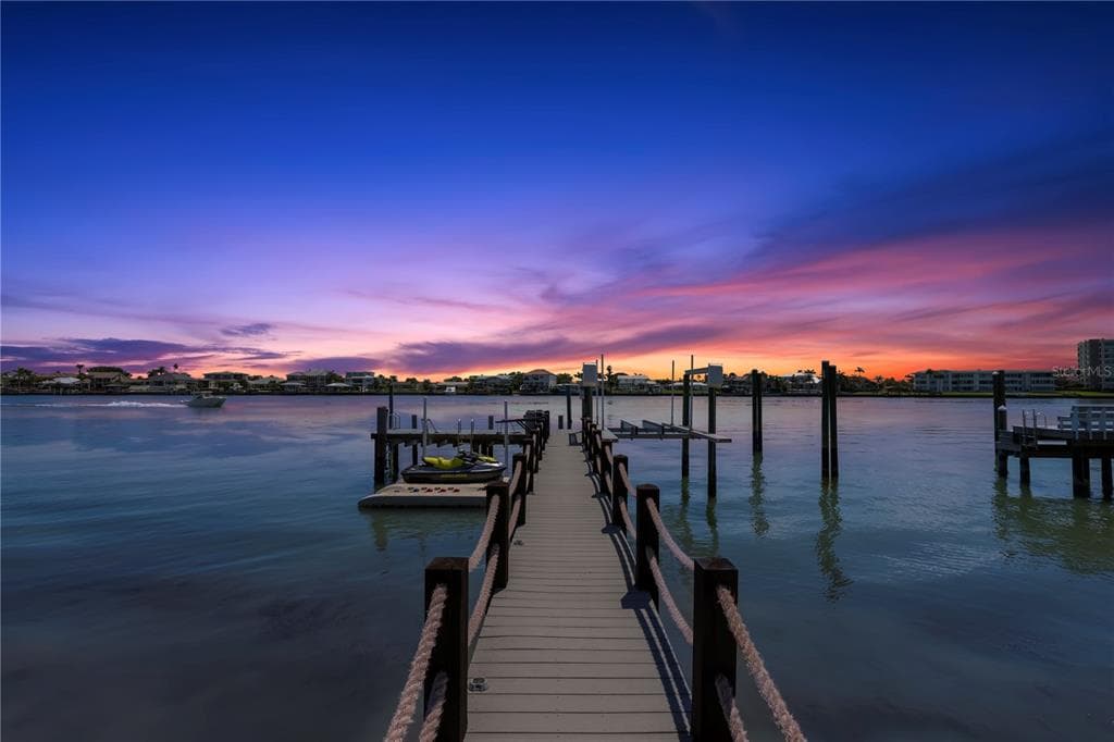 819 BAY ESPLANADE photo 1