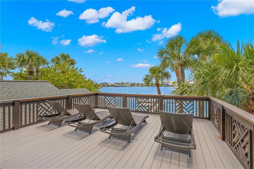 819 BAY ESPLANADE photo 9