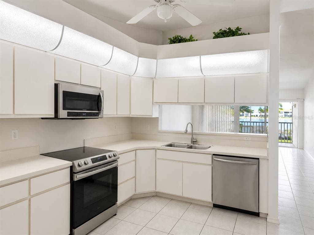 11644 SW EGRET CIRCLE 1308 photo 4