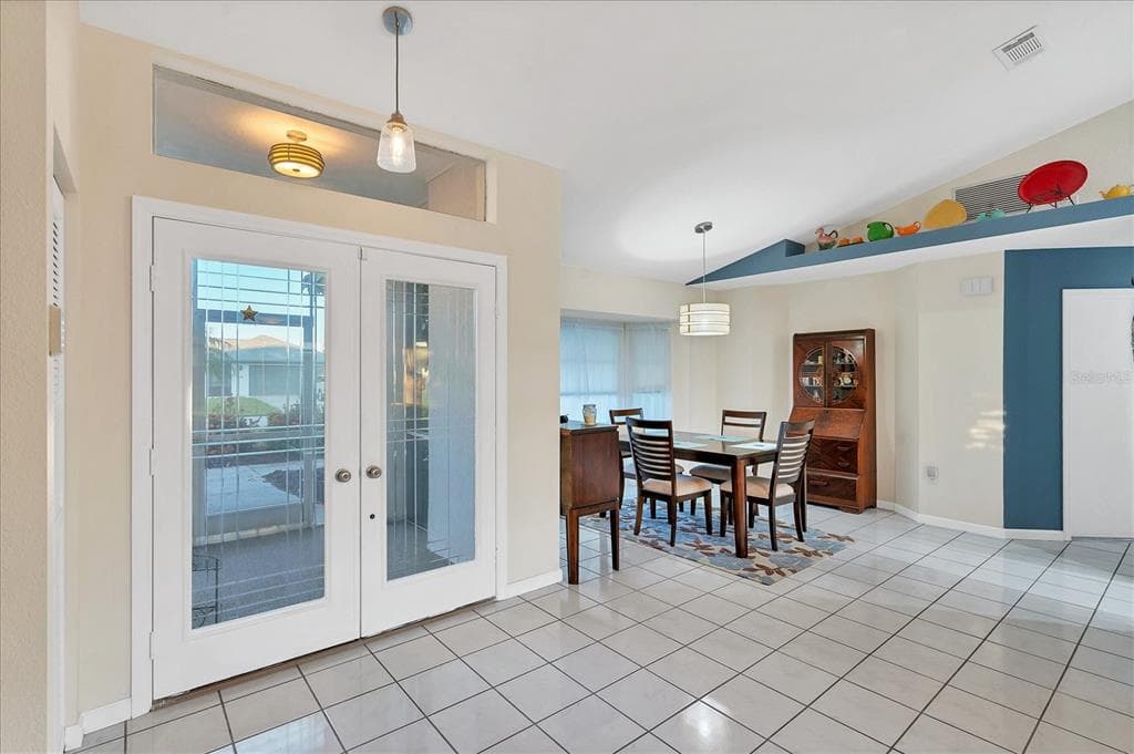 25 FAIRWAY ROAD photo 3