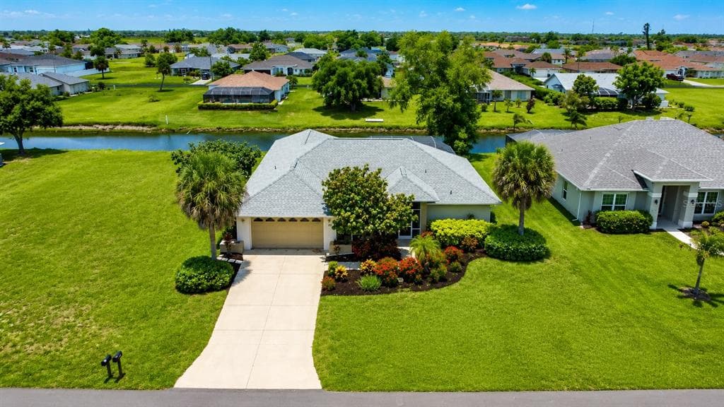 25 FAIRWAY ROAD photo 1