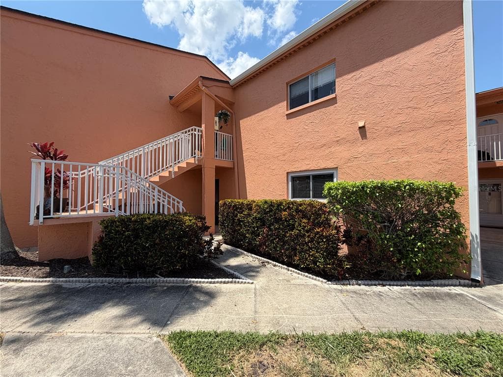 7400 SUNSHINE SKYWAY LANE S 105 photo 3