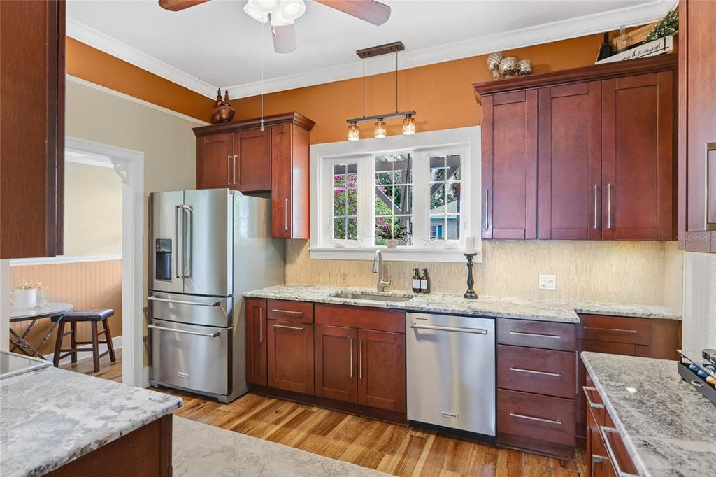 1625 1ST AVENUE E photo 22