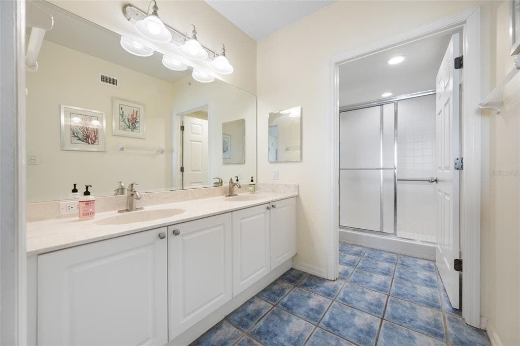 16550 GULF BOULEVARD 645 photo 16