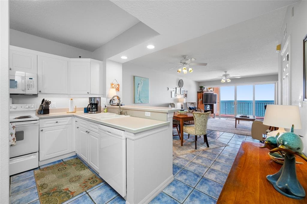 16550 GULF BOULEVARD 645 photo 7