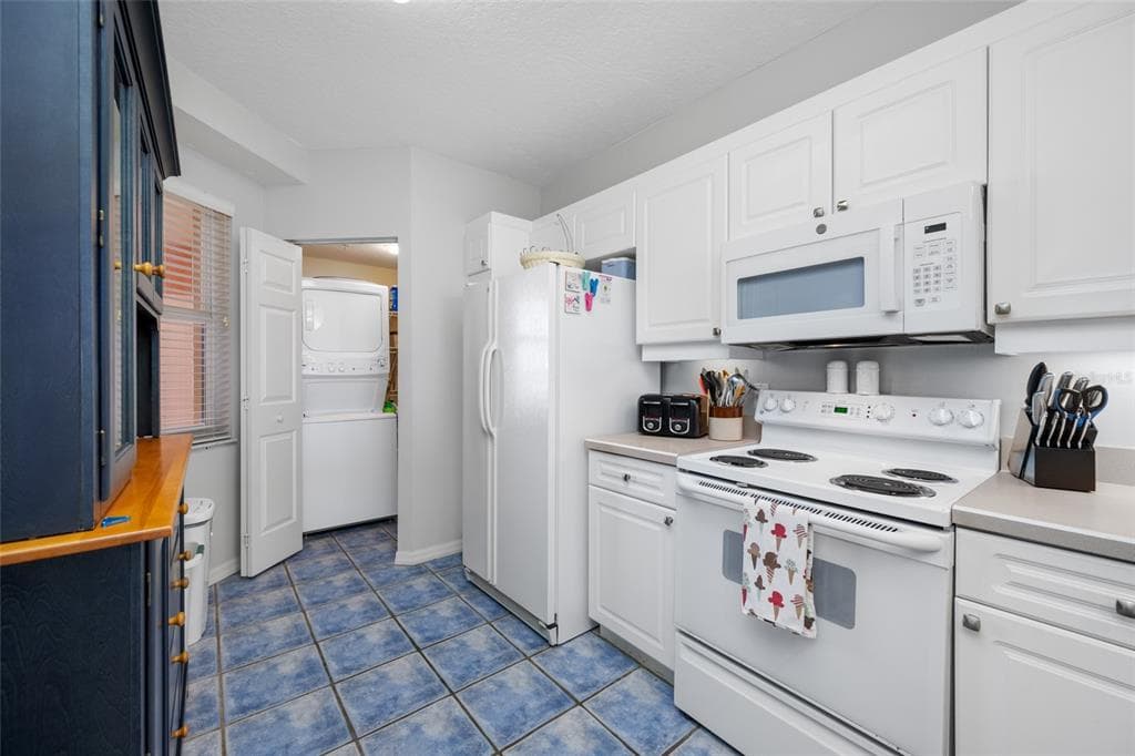 16550 GULF BOULEVARD 645 photo 8